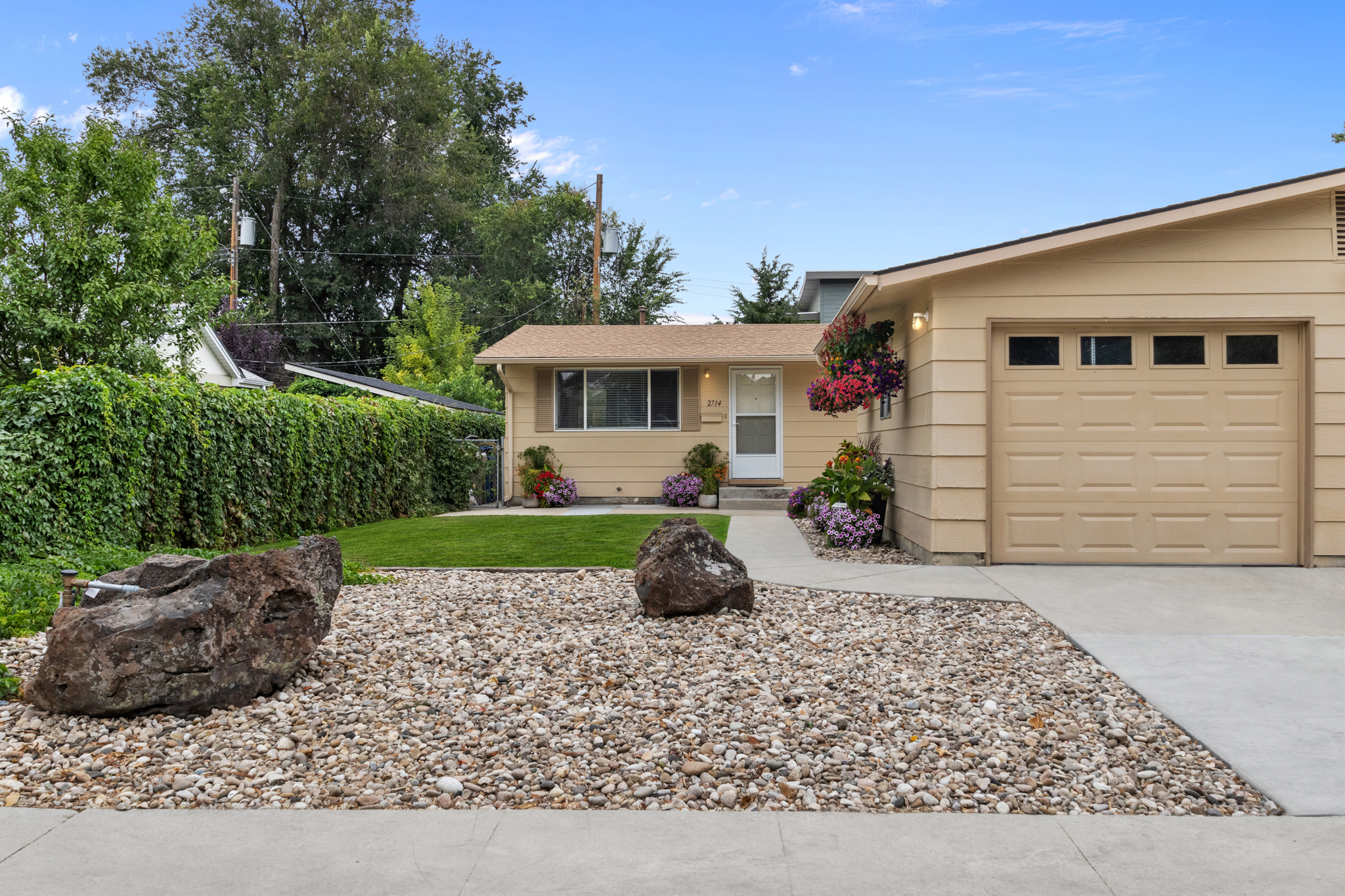 2714 West Pleasanton Avenue